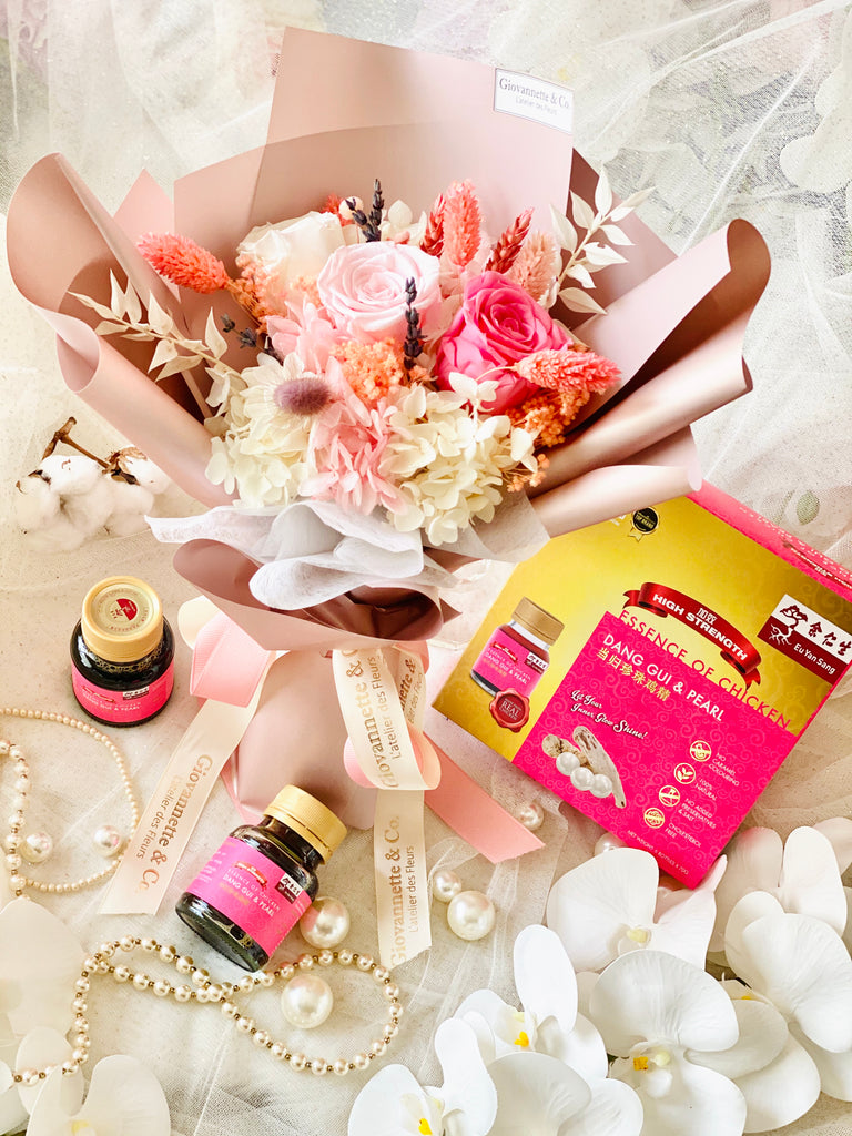 Everlasting Smitten Pink Bouquet & Gift Set (Preserved Flowers)
