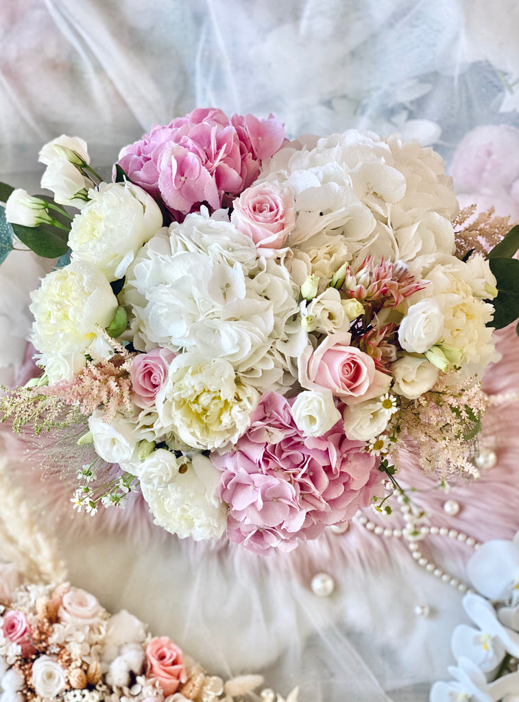 Extravaganza Peony Delight (Vase Arrangement)