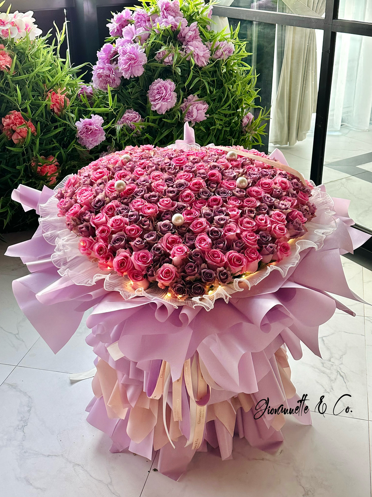 Prestige Heart Shaped 200 Roses Bouquet (Fresh Flower)