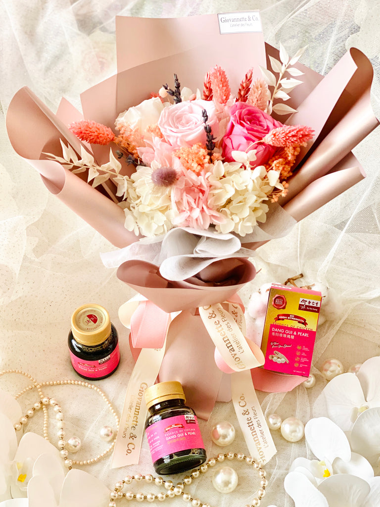 Everlasting Smitten Pink Bouquet & Gift Set (Preserved Flowers)