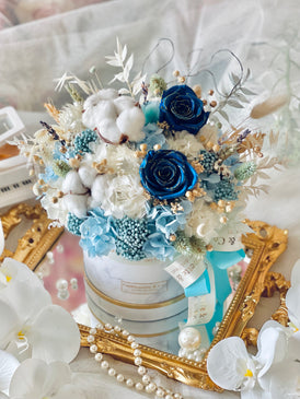 Everlasting Blue Sapphiere Bloom Box (Preserved Flowers)