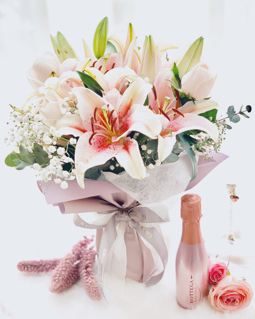 Deluxe Lily Vase Bouquet