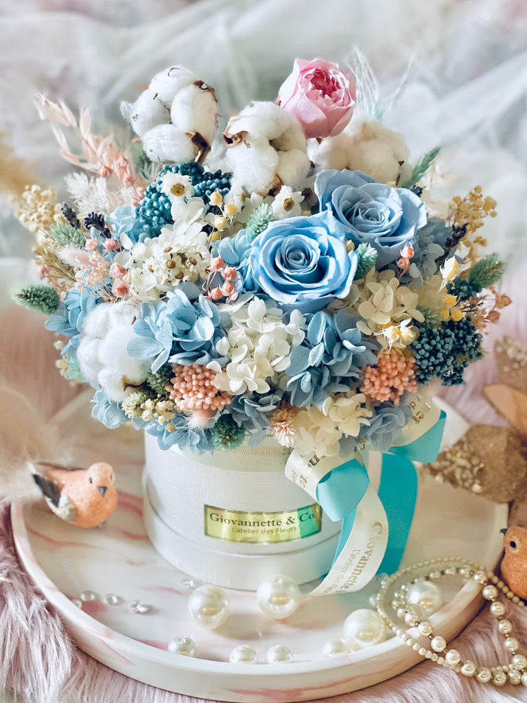 Everlasting Smitten Blue Blooms Box (Preserved Flowers)